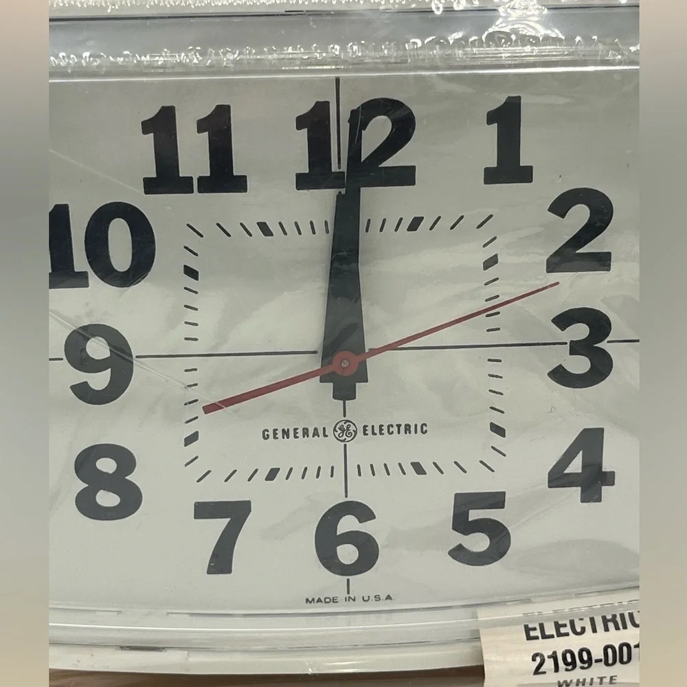 GE Vintage 1960's Model 2199,‎ White Wall Clock Plastic in original packaging